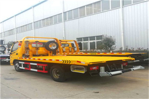 南京西路附近拖车救援搭电